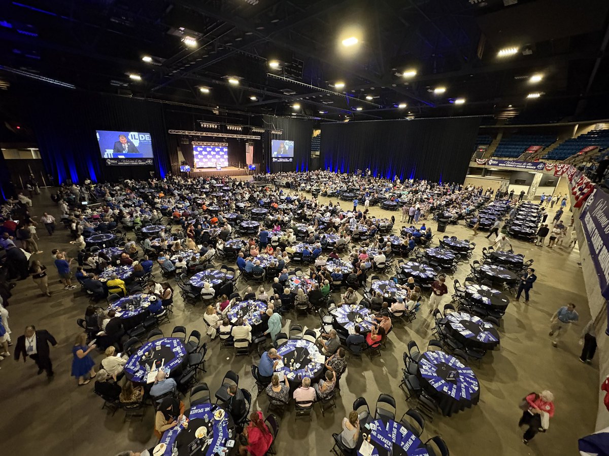 DanKovats's tweet photo. Largest. County. Chairs’. Brunch. Ever. #ILDemDay https://t.co/nXQi7jCl21
