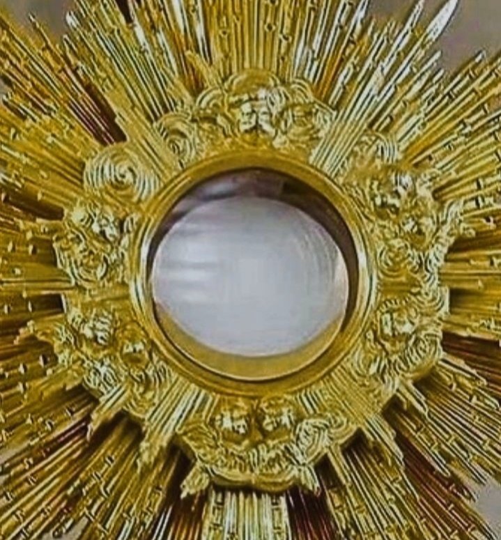 Israhel07's tweet image. Adorado Bendito y Alabado sea el Santísimo Sacramento del Altar