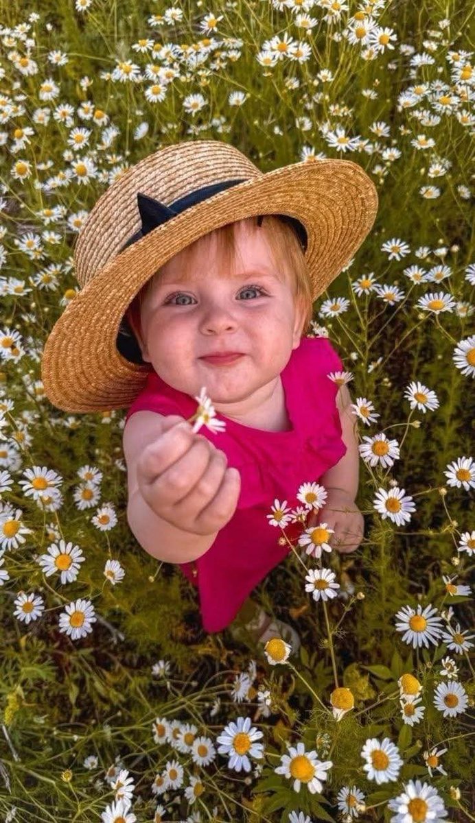 Selamün aleyküm.
Dilinde letafet, halinde nezaket 
tavrında zerafet olan kimseden hiç kimse  rahatsız olmaz.
Hayırlı sabahlar.