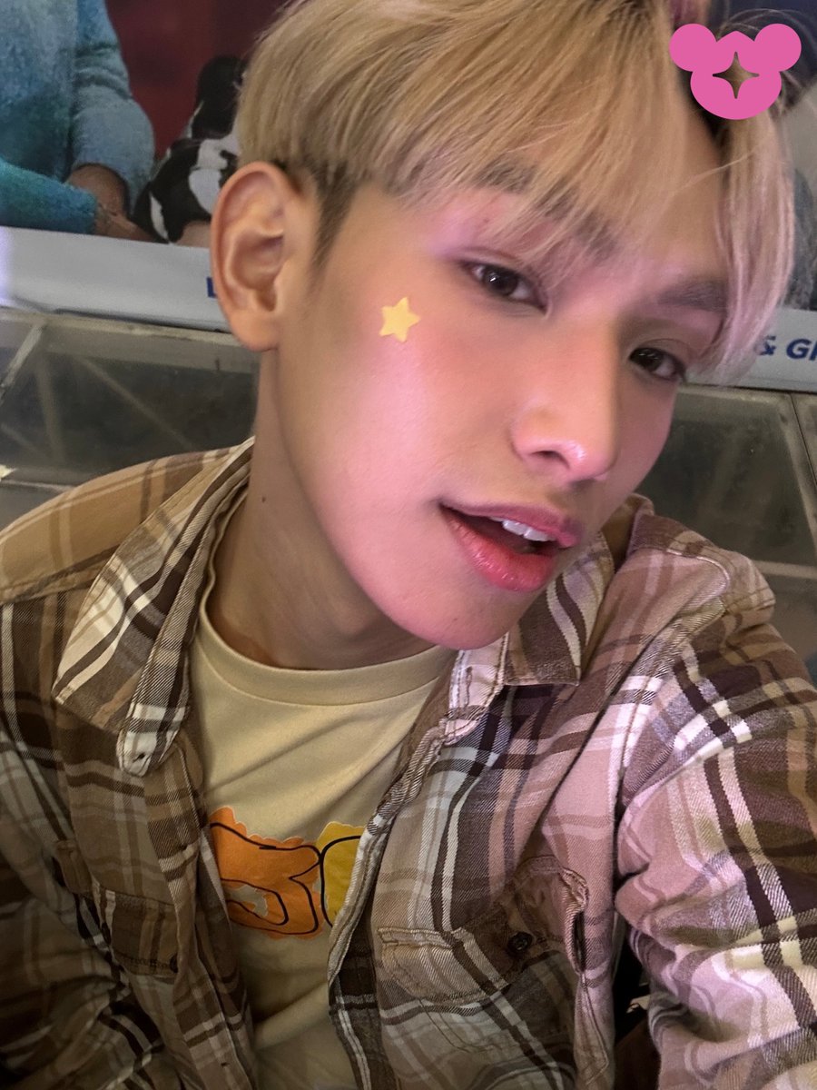 dumplingsofc's tweet photo. [🐻] #AXLooks ❕

JUMPing into the hype as Axl takes over the stage for the PPOP SZN! His voice is still as sweet as a Hany, right? 🍯

Thank you for showing much love and support, dumplings! 🩷

PPOP SZN WITH AJAAVXON
#PPOPSZNwithAJAAVXON
#AJAA #AJAA_AXL
@AJAAofc @axllukecab https://t.co/2fkf7XYkmA