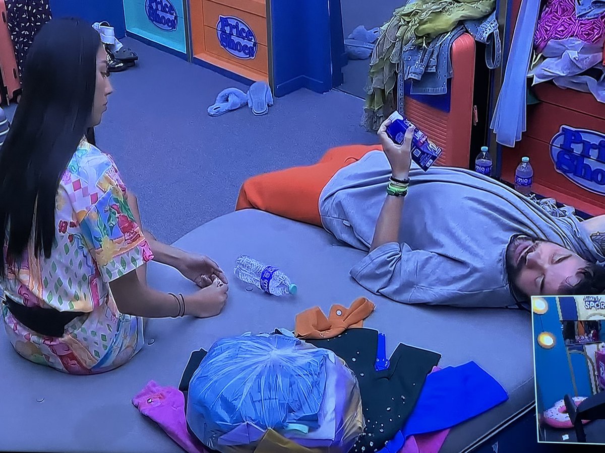 rbk150's tweet photo. La ropita de Abelito parece de niña 🥺 #LCDLFM3 #LaCasaDeLosFamososMx https://t.co/m5CyKpoH25