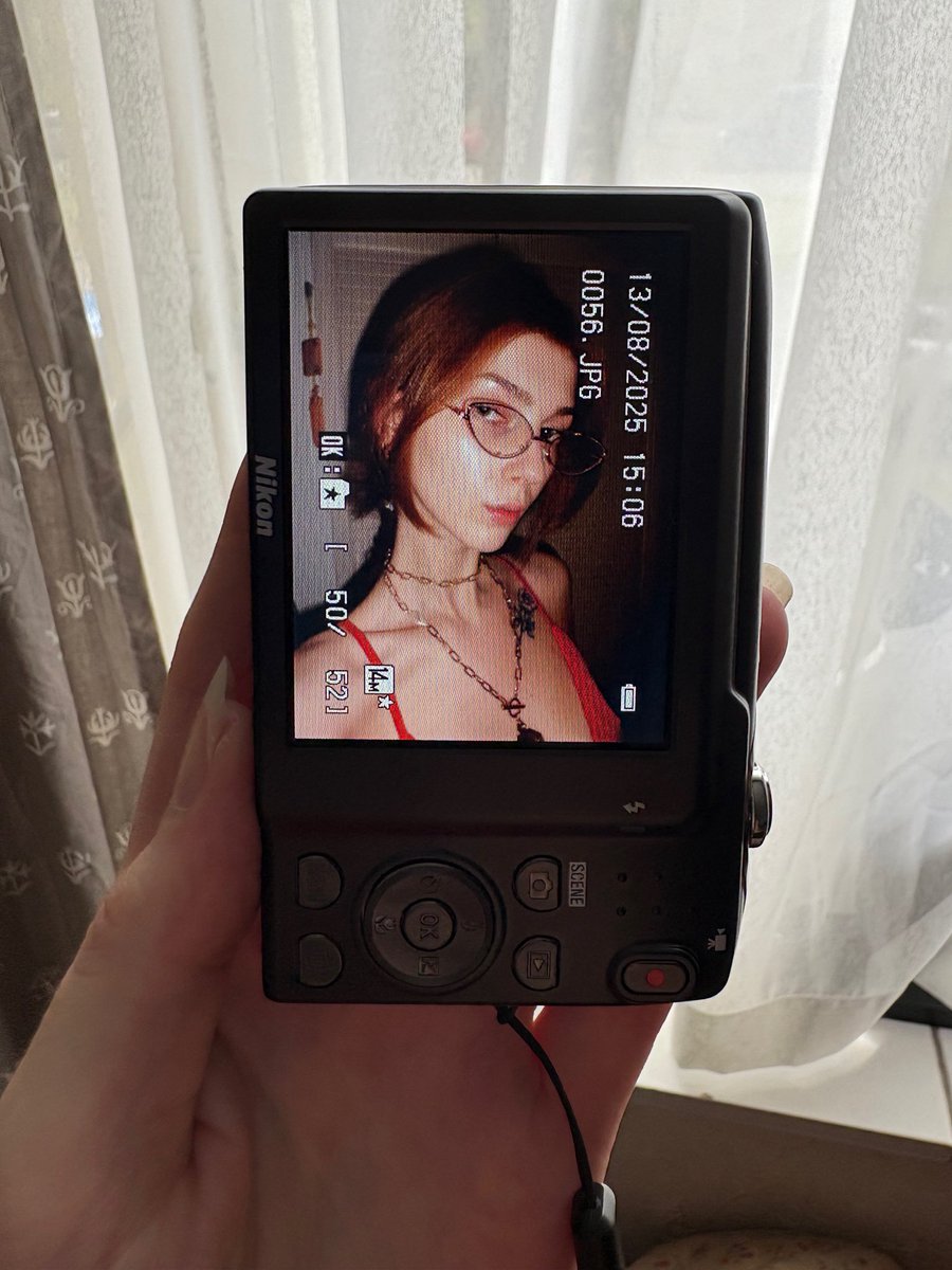 Kaetherinx's tweet image. Digi cam vibes 💓🍒 #nikons3100