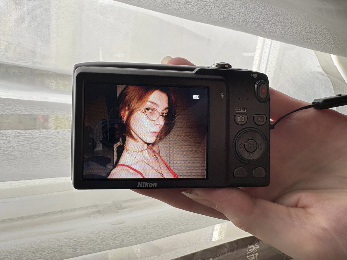 Kaetherinx's tweet image. Digi cam vibes 💓🍒 #nikons3100