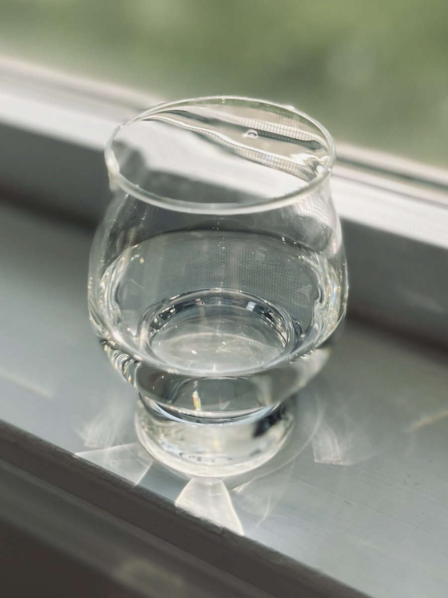 bourbinfo's tweet photo. One of my favorite things to do with a new whiskey is to add a drop of water to see how it changes the smell and taste. 

How much are we changing it though? 

Time for some Wednesday #WhiskeyMath. https://t.co/zpHqrjuKCn