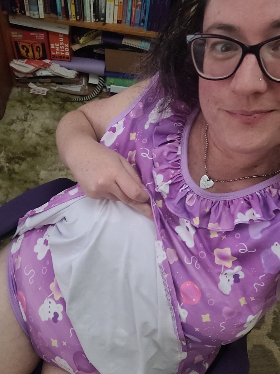 Float away into lil space with the floaty friends peekaboo onesie available <a href="/totallyozzytots/">TotallyOzzyTots</a> 💜🎈

📸: <a href="/phonakins/">💜 phonakins 🍉</a>