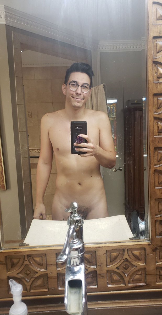 Righttimeright's tweet photo. Throw back to 3 years ago before I started my journey at the gym.
Update to follow. https://t.co/hSro5Erdbc