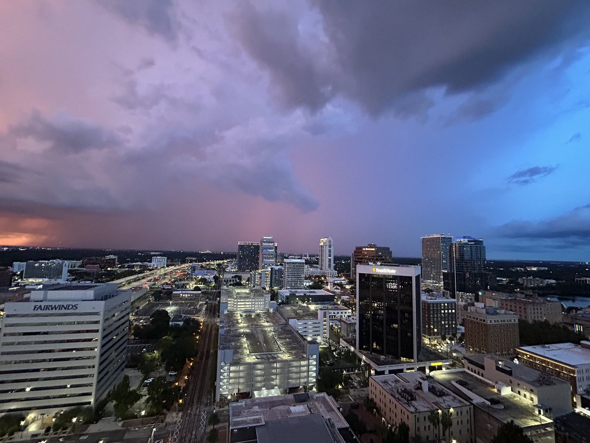 HotCoffeeBurns's tweet photo. What views tonight! Florida really is purple. https://t.co/qyzGbuop1V