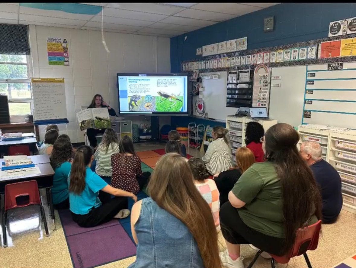 mrssnidersclass's tweet image. Such a great week back to SPS! I got to spend the first part of the week immersing new teachers into a Model Classroom experience! Such an amazing morning of learning and connecting. The Gots/Wants from our session filled my heart ❤️ ✏️