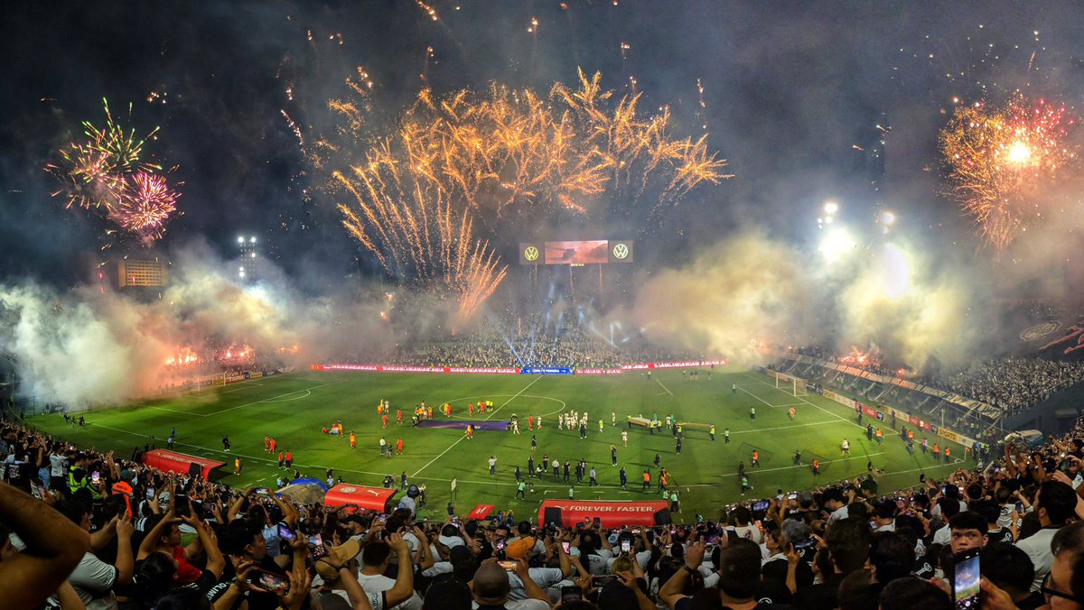 franco_Almirone's tweet image. La hinchada del glorioso Club Olimpia está a AÑOS LUZ del resto de las hinchadas de este país, y si es en Copa Libertadores años luz creo que queda corto. La hinchada sí gana partidos. 🤍🖤