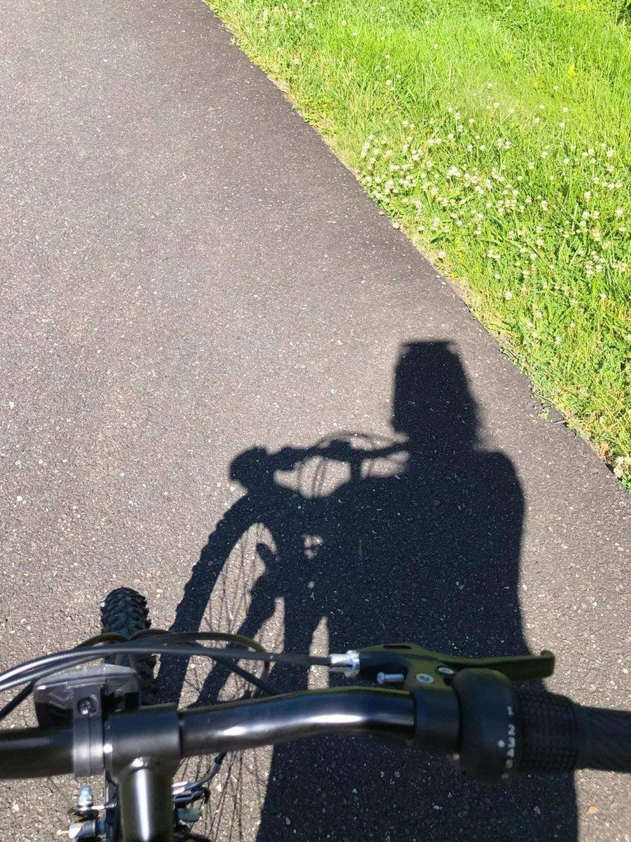 Be a sunny girl today😂