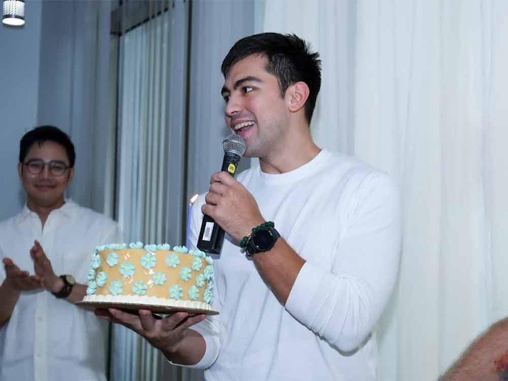 Isang birthday surprise ang inihanda ng kanyang Sister's Game family para kay Derrick Monasterio na nagdiwang ng kanyang kaarawan noong August 1.