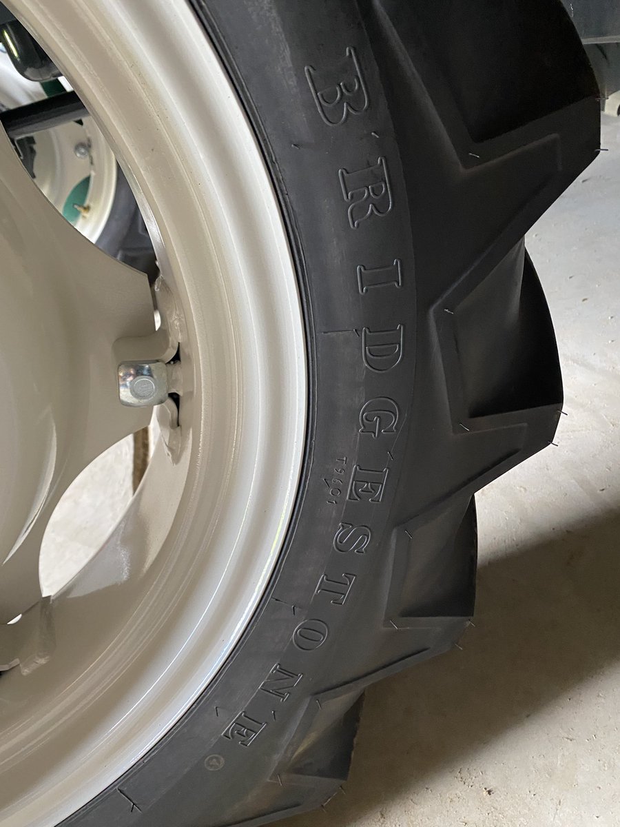 DjTocy's tweet photo. 先日新車とどきました。返済を頑張ってきます。やっぱサンルーフ&BRIDGESTONE🛞🔥
#米農家 #稲作 #トラクター #REXIA #MR800 #馬力80
#酒飲み我慢してきた
次も現行のレクサスLM か?💸 https://t.co/0X8clEsTvK