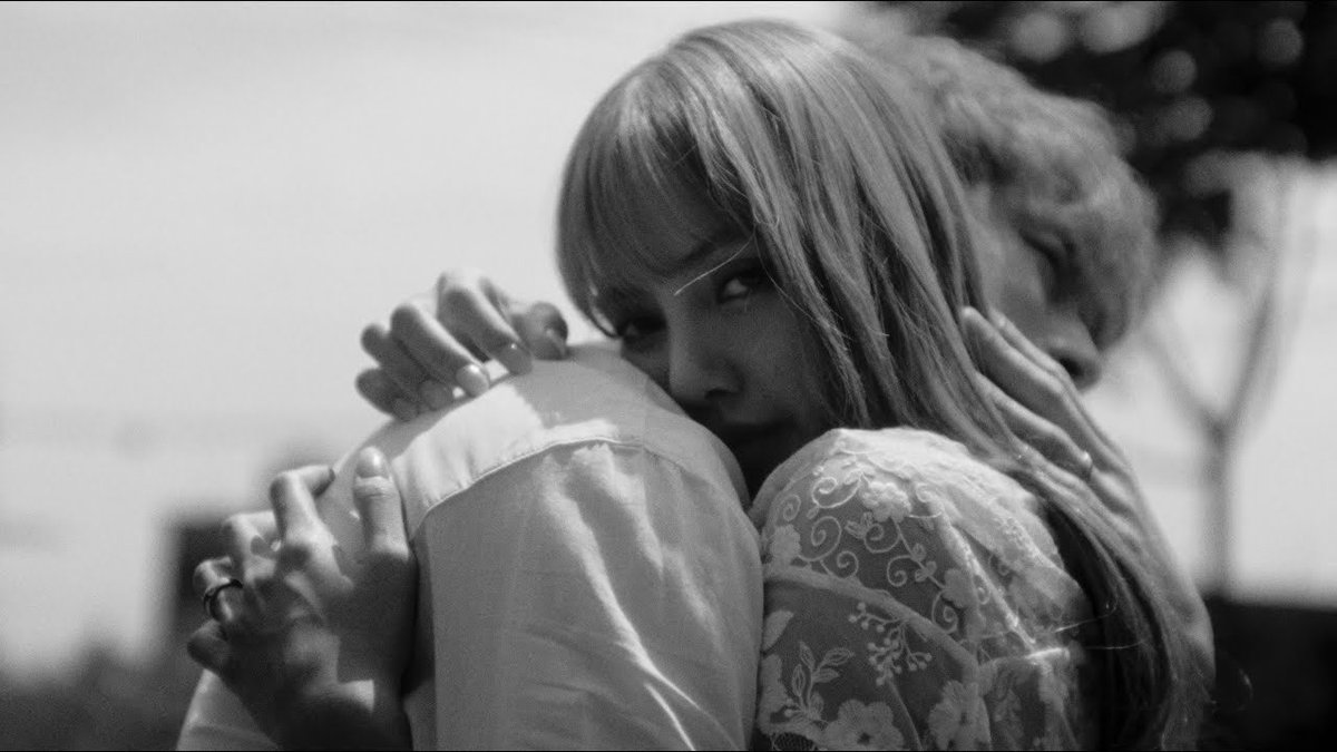 chartsblackpink's tweet photo. #LISA - DREAM feat. Kentaro Sakaguchi (Official Short Film MV) has been released on YouTube! 

🎬 https://t.co/4G9abnwM8i

DREAM FILM OUT NOW 
#LISAxDREAM @BLACKPINK https://t.co/BtihmcfI4Z