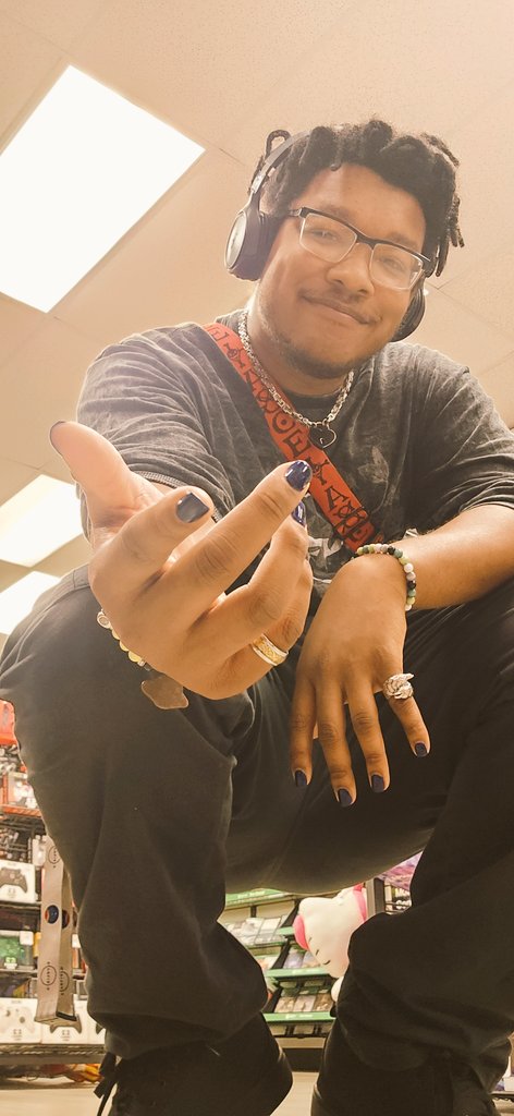 Simply Alex tweet media