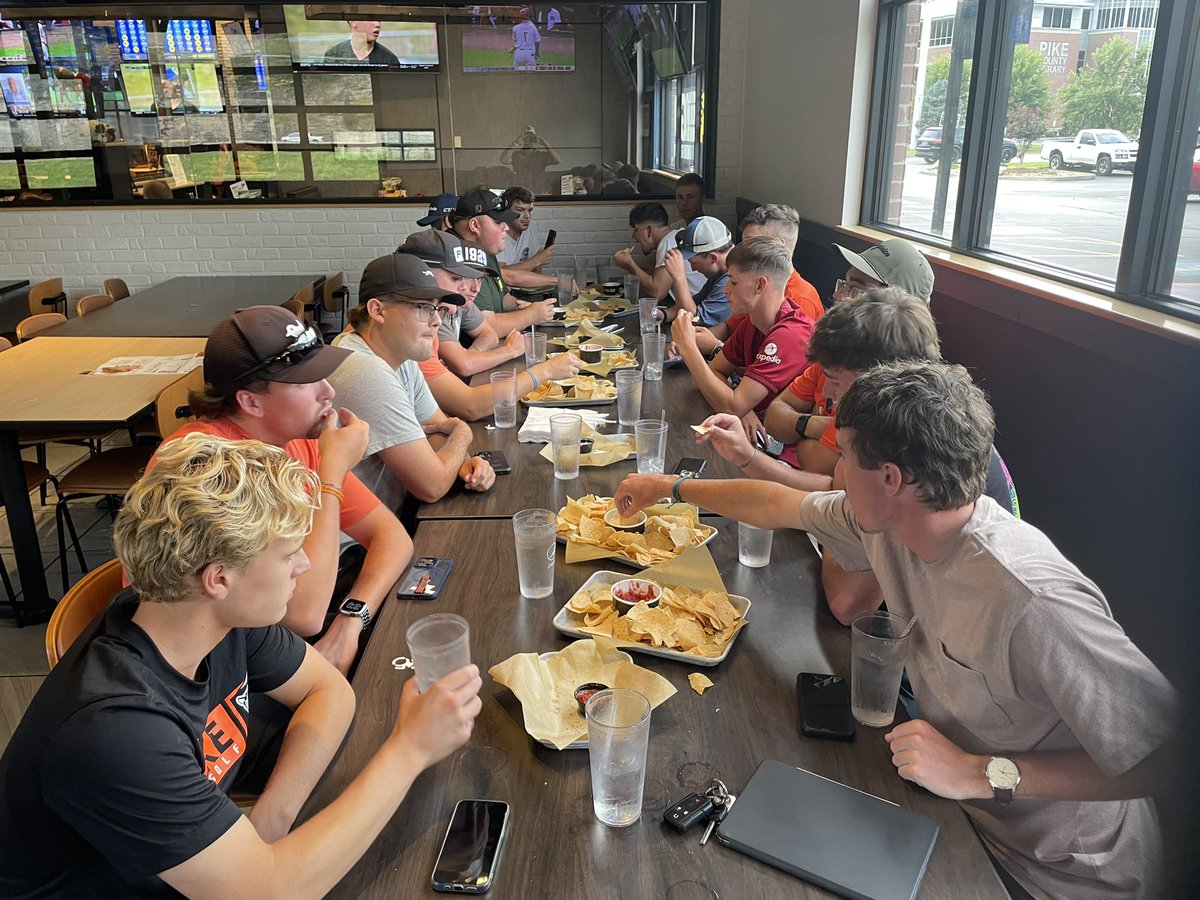 Glad to have all of these guys back on campus! Ryder Cup Morning matches coming in the AM. 🐻