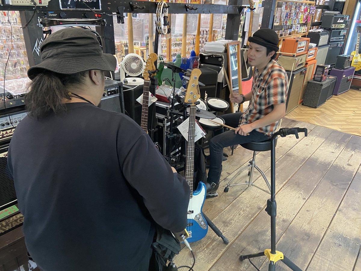 himumetal_GT's tweet photo. 万代書店川越店、バキバキに音出し出来るのでみんな遊びに行こう！
次に試奏コーナーのヒーローになるのは君だ！！！ https://t.co/0O9tbbEfxU