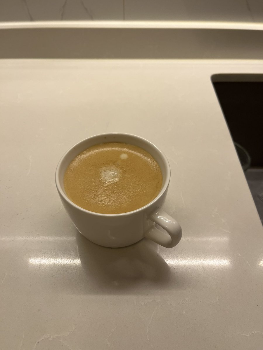 未出門就黑雨，飲埋杯啡，轉頭瞓多陣