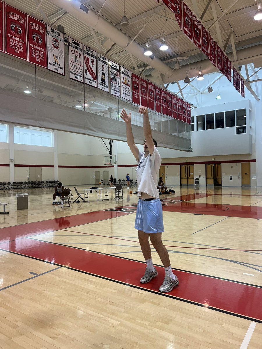 CCSFMBB's tweet photo. 2025 State Champion and Ram alum John Squire is back home for the week to get some great skill work in as he gets ready to play a big role for @UNHMBB . We are excited to follow him through this upcoming year and wishing him the best of luck. https://t.co/NA7wA9WNls