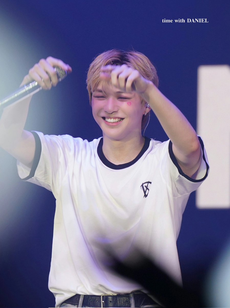timewithDANIEL's tweet photo. 250809
2025 KANGDANIEL CONCERT 
ACT : NEW EPISODE 
Day1

아~…… 웃는 얼굴은 진짜  귀여워~🤦‍♀️🩷

#강다니엘 
#KANGDANIEL 
#カンダニエル
#ACT_NEW_EPISODE https://t.co/6652eCfTF2
