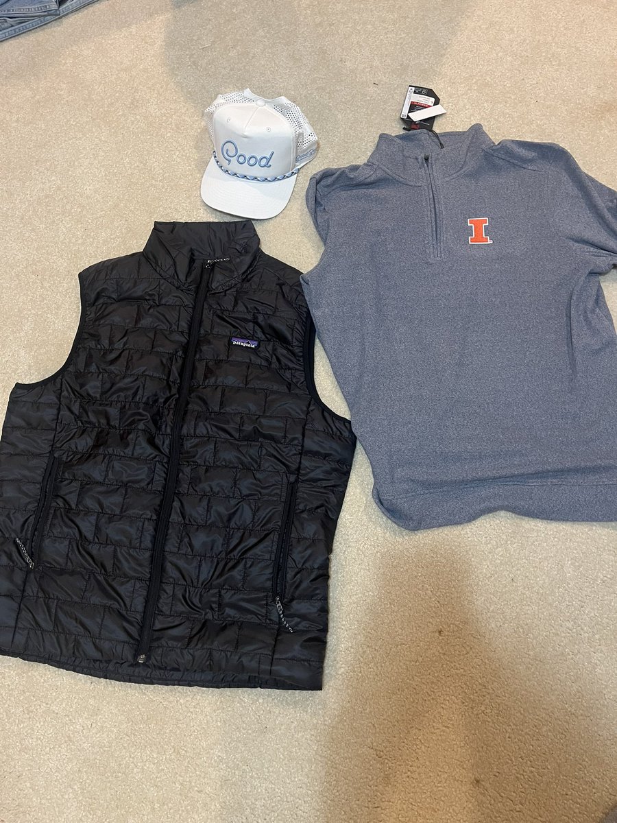 yvngquervo's tweet image. Am I a lock for acacia or am I a lock for acacia #vest #foam