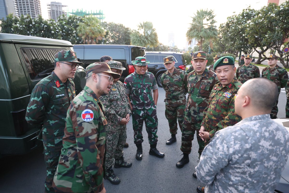 pheaktraneth's tweet photo. The Ministry of National Defence of the Kingdom of Cambodia, on Thursday, 14 August 2025, has coordinated the Interim Observer Team (IOT) led by COL NAZLEE BIN ABDUL RAHIM, Defence Attaché of Malaysia to Cambodia, comprising representatives from 6 countries (Brunei, Indonesia, Lao, Myanmar, Philippines, and Vietnam), both resident and non-resident, with the total of 7 members, departing for various actual sites in order to observe first-hand on the border security situation that directly impacted by during the Cambodia-Thailand border conflict as follow:
 
1. Battambang Province (Military Region 5)
2. Banteay Meanchey Province: Poipet International Border Checkpoint, O’ Bei Choan Border Checkpoint (ChokChey Village) and Boeung Trakoun Border Checkpoint
3. Preah Vihear Province: An Ses Border Checkpoint
 
It is worth noting that this mission stemmed from the outcomes of the Special Meeting held on July 28, 2025, in Putrajaya, Malaysia, and the Extraordinary Meeting of the Cambodia–Thailand General Border Committee (Extraordinary GBC Meeting) was concluded on 7 August2025, which reaffirmed the important of the IOT deployment.
 
The Ministry of National Defence reaffirms its unwavering commitment to upholding the ceasefire agreement and firmly committed to the principles of international law, the peaceful resolution of disputes and maintaining its sovereignty and territorial integrity at all costs.