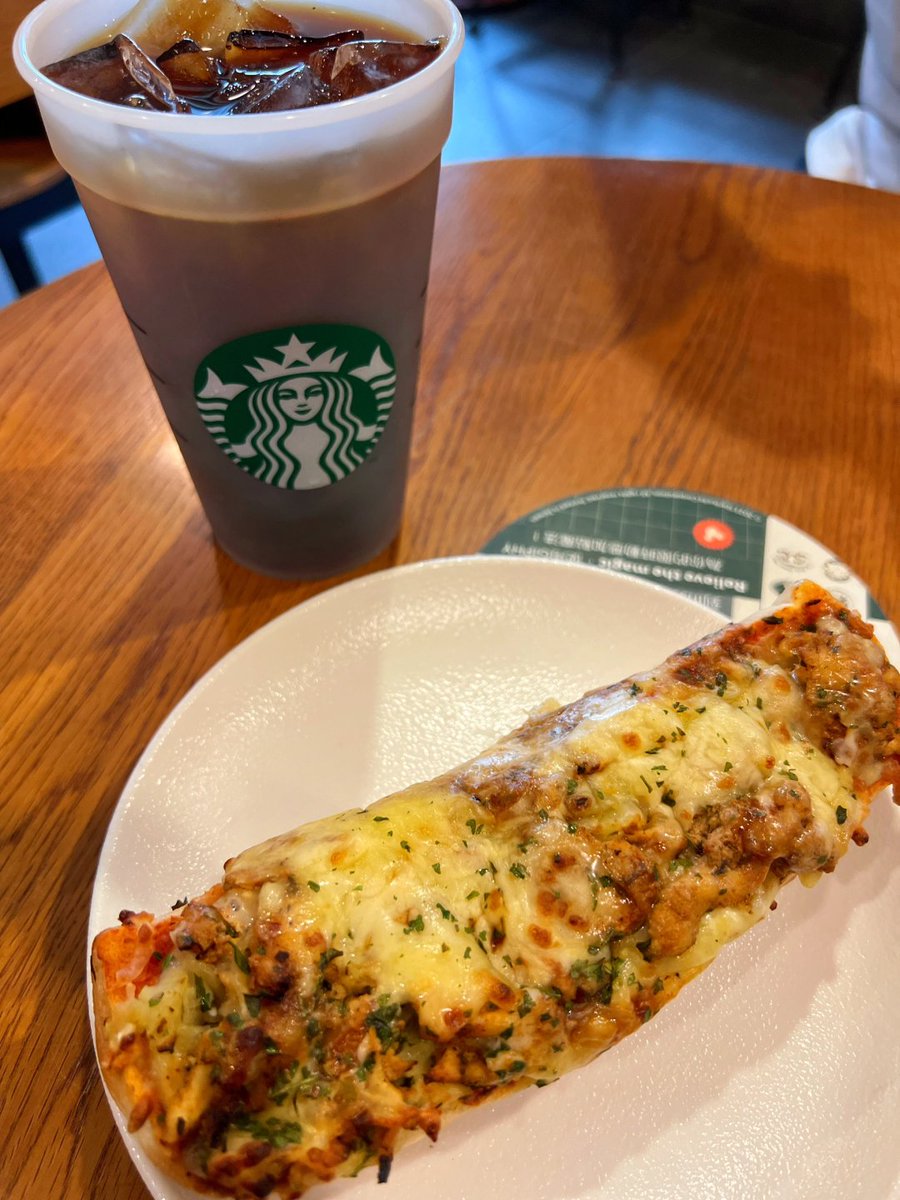 アイスコーヒーとBBQチキンサンド🥪☕️