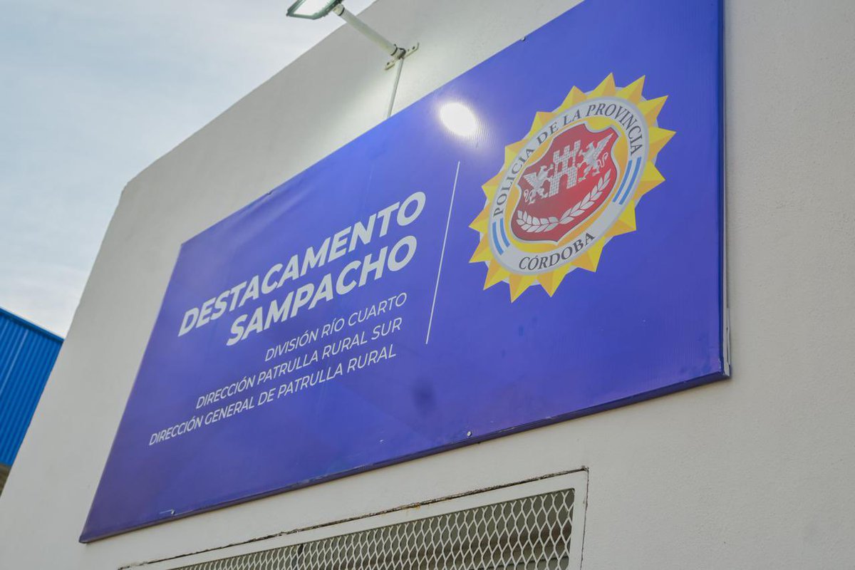 minsegcba's tweet photo. 📍🌾 En #Sampacho, se inauguró la base N°109 de la Patrulla Rural, fortaleciendo el trabajo preventivo y la presencia en zonas productivas de la provincia.
✅ La nueva base cuenta con un edificio operativo y una camioneta 0 Km, entregada este año, para optimizar la cobertura territorial y garantizar mayor seguridad a los productores agropecuarios.
🤝🏼 El acto fue encabezado por el secretario de Seguridad, @Litobevi, junto al ministro de Bioagroindustria,@SergioBussoOK, el director general de la Patrulla Rural de la @PoliciaCbaOf, Crio. Gral. Lic. Jorge Gustavo Funes, y el intendente Franco Suárez.