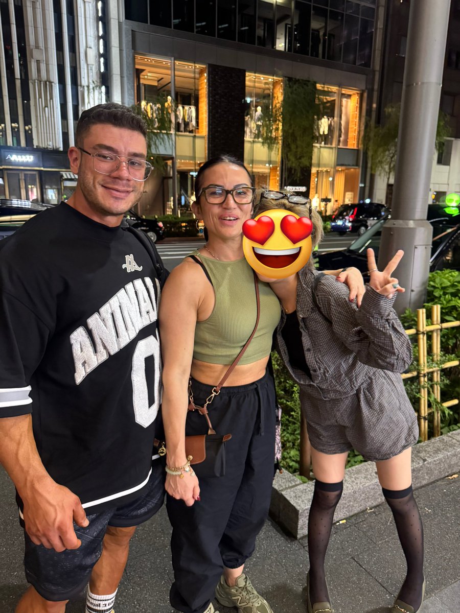 coco_by_amed's tweet photo. TOKYO PRO Classic Physiqueで2位を納めたMurat選手本日帰国されました✈️
私もアテンドが終わりひと段落ということで大会〜オフショットの様子を少しずつ載せていきたいと思います！
まさかのカテゴリ1&amp;2トップ、そしてカイグリーンとの打ち上げも🙌
#IFBB #ifbbpro #東京プロ #クラシックフィジーク https://t.co/UKwpSsBdGq