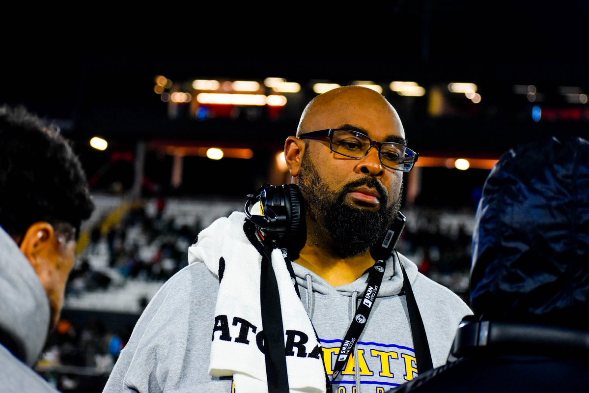 Coach D. Leach (H.U.) ๐บ๐ธ๐ฏ (@streetsavvygmg) on Twitter photo Our offensive line coach can also play receiver!! <a href="/grant_union/">GHSpacersFootball</a> #Pacers4Life #CitySchool ๐๐๐๏ธ๐ฏ Our offensive line coach can also play receiver!! <a href="/grant_union/">GHSpacersFootball</a> #Pacers4Life #CitySchool ๐๐๐๏ธ๐ฏ
