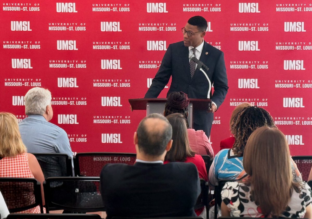 92% of our antibiotics &amp; nearly all antivirals are made overseas — a risk to our health &amp; security.

I secured $15M to launch UMSL’s new API Innovation Center. Now, we’re bringing medicine manufacturing home, creating good-paying jobs, &amp; making St. Louis a leader in the industry.