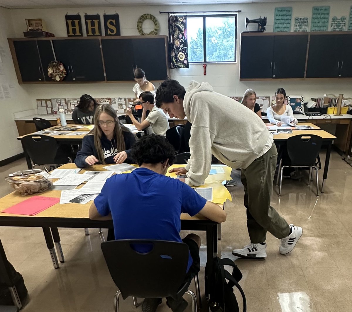 MsHarris_HHS's tweet photo. Prelaw students began a simulation that reveals the intense pressure justice professionals face to solve crimes and get convictions. Hilighting how becoming emotionally attached to a specific outcome can cause tunnel vision, resulting in mistakes, bias, and wrongful convictions. https://t.co/21JQyqloyg