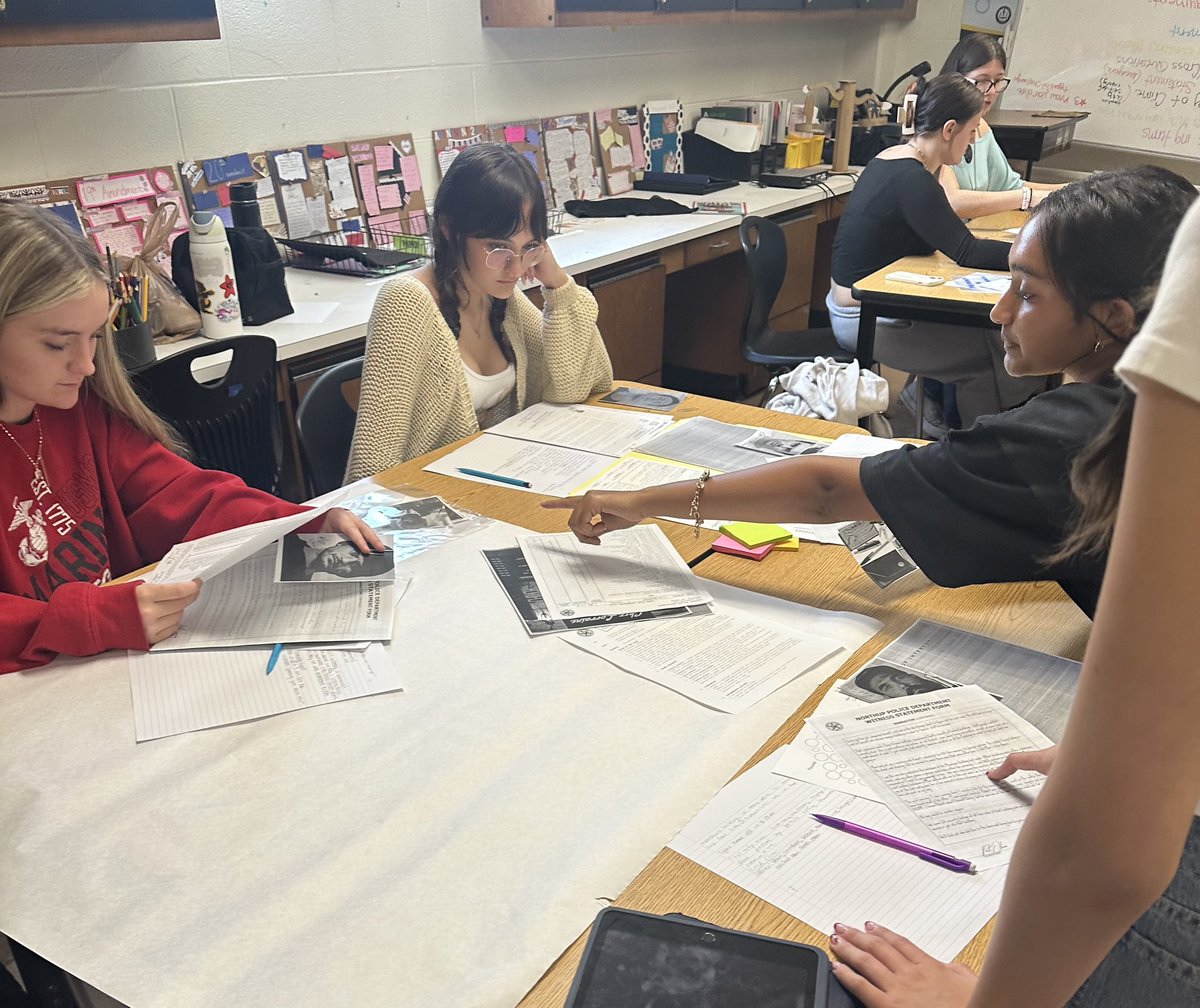 MsHarris_HHS's tweet photo. Prelaw students began a simulation that reveals the intense pressure justice professionals face to solve crimes and get convictions. Hilighting how becoming emotionally attached to a specific outcome can cause tunnel vision, resulting in mistakes, bias, and wrongful convictions. https://t.co/21JQyqloyg