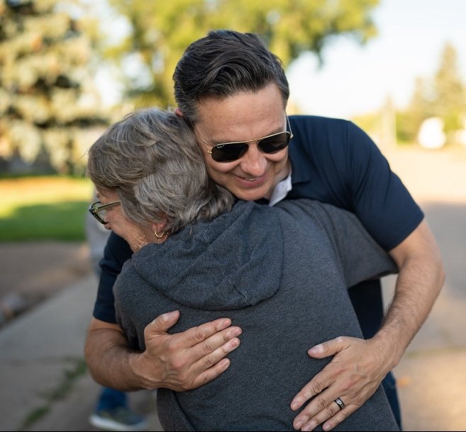 JinglaiHe's tweet photo. Pierre Poilievre's work ethic is unmatched: He's back out doorknocking again, this time in Oyen.

Unlike Mark Carney, who's busy living the elitist central banker life, Pierre is out here visiting all of the small towns of the country and directly connecting with people. https://t.co/NHftqs2dxn