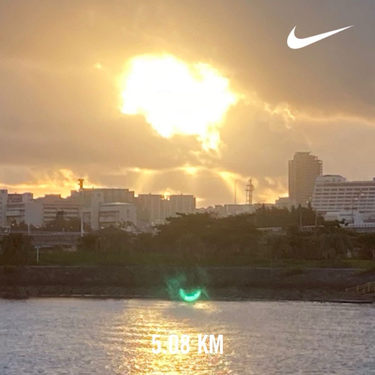 Atsuo3K's tweet photo. おはよう

あと10分で家
ってとこで
靴の中まで濡れる
カタブイ！
今は太陽が！

良い1日に
なりますように
靴も乾きますように https://t.co/OPWyPMI9kh