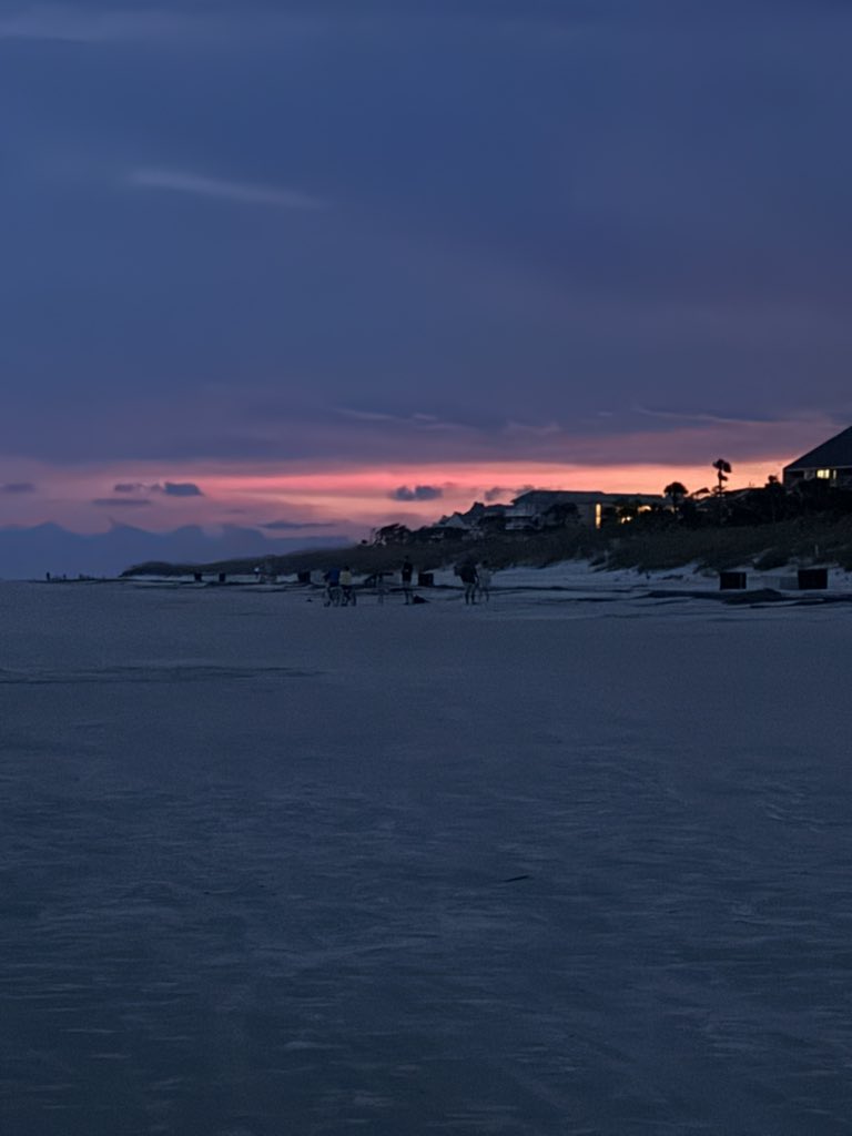 Mdnate's tweet image. Found those #PinkSkies @zachlanebryan