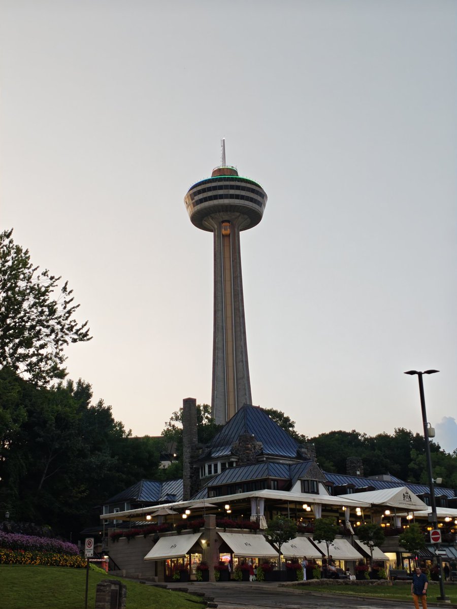 17年在美国那边的时候一直以为尼亚加拉这玩意就是多伦多电视台，印象中多伦多一出美国国境就是🤣🤣🤣🤣