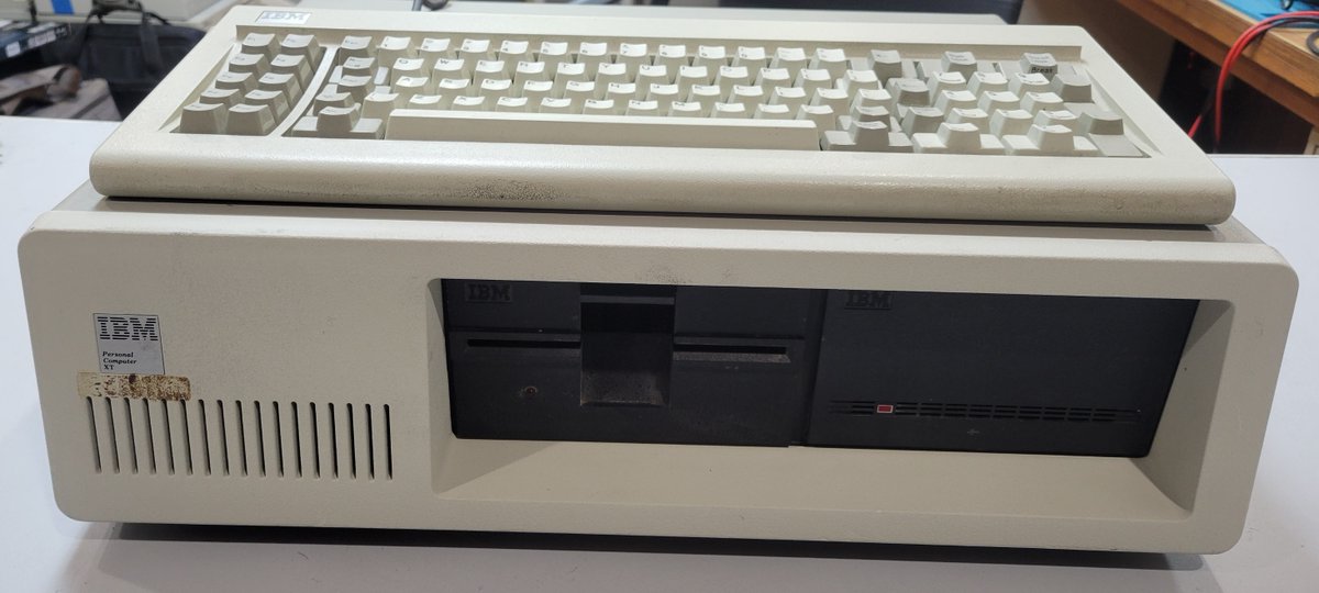 AndrewsTechBrk's tweet photo. Next on the bench – an IBM PC XT (5160). Looks pretty clean. Time to dive in and see if it’s complete and there’s still life in this classic.
#retrocomputing #ibm #ibmpcxt #ibm5160 #ibmxt https://t.co/SrHeENkCVg