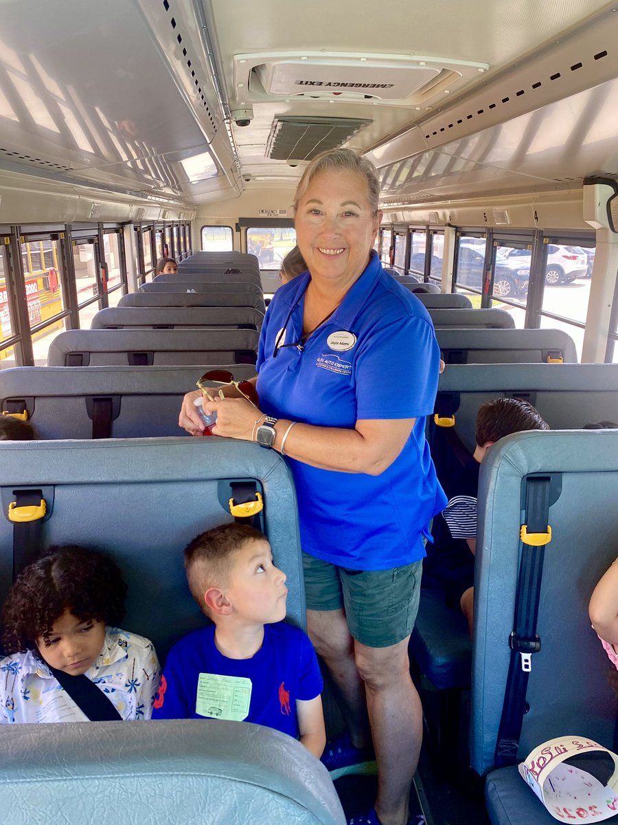 CFISDengagement's tweet photo. Grateful for our business partners and volunteers who stepped up as Bus Buddies to welcome and guide our first-time bus riders. 🚌✨ Your kindness makes a difference! #cfisdfirstday #cfisdspirit https://t.co/RvFPRv6csX