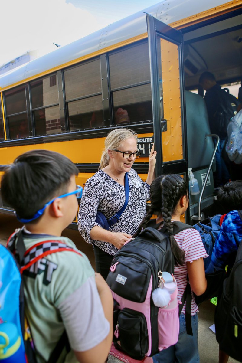 CFISDengagement's tweet photo. Grateful for our business partners and volunteers who stepped up as Bus Buddies to welcome and guide our first-time bus riders. 🚌✨ Your kindness makes a difference! #cfisdfirstday #cfisdspirit https://t.co/RvFPRv6csX