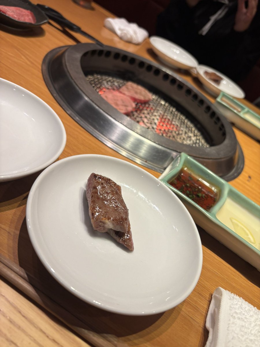 akichachuri's tweet photo. 昨日はいいお肉と誕生日の前祝い
最初から最後までとても可愛かったです🐈‍⬛🎀 https://t.co/FACfbtwFWh