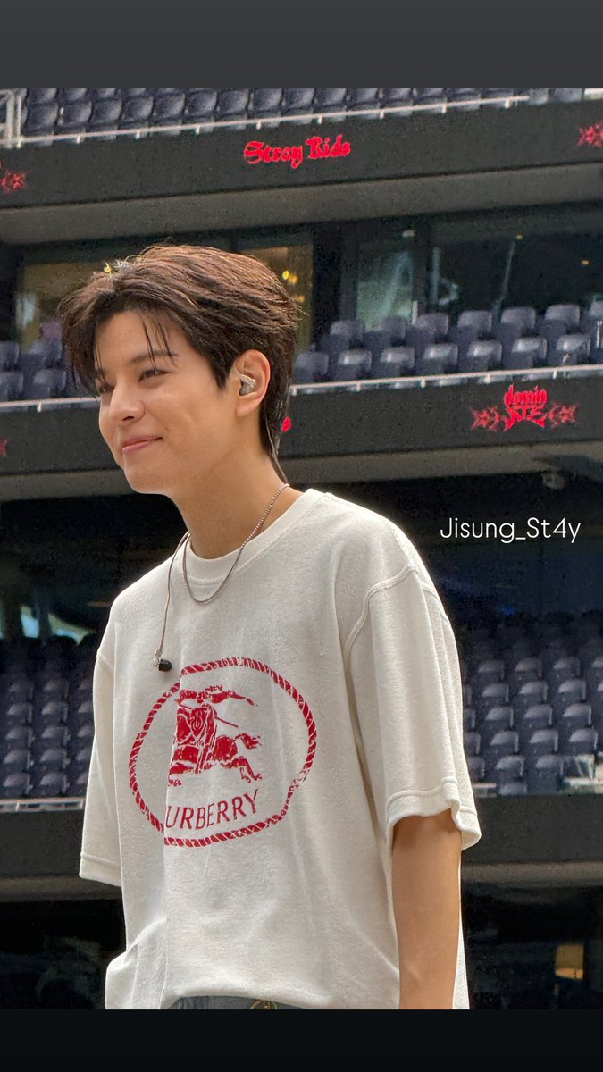 dandy_voice's tweet photo. THE SCRUNKLIEST DIMPLIEST SEUNGSMILE https://t.co/ymBW4DE0i2