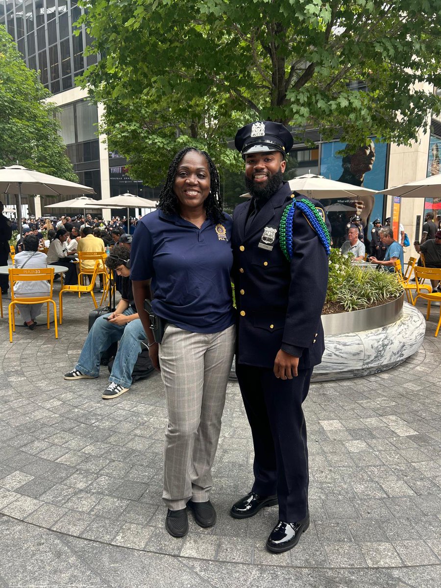 👮‍♀️ From mentee to NYPD officer!
Det. Smith had the honor of pinning the shield on a new officer,PO Pena who began his journey in her #NYPD Explorers program. This week he started his career at the <a href="/NYPD23Pct/">NYPD 23rd Precinct</a> proof that mentorship changes lives. 💙 #YouthOfficer #MentorshipMatters