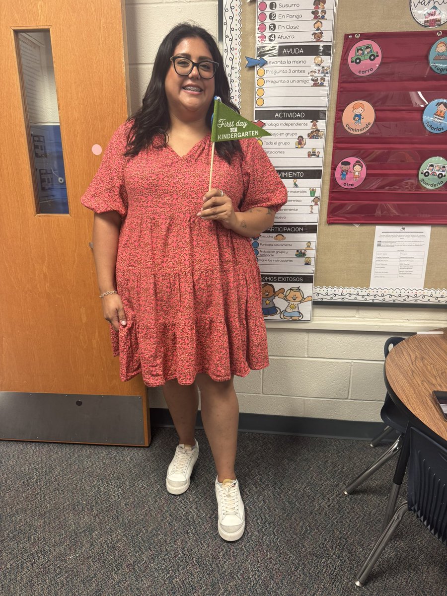 Ms_ASalvador's tweet photo. First day of kinder, check! https://t.co/wg3peY0C1t