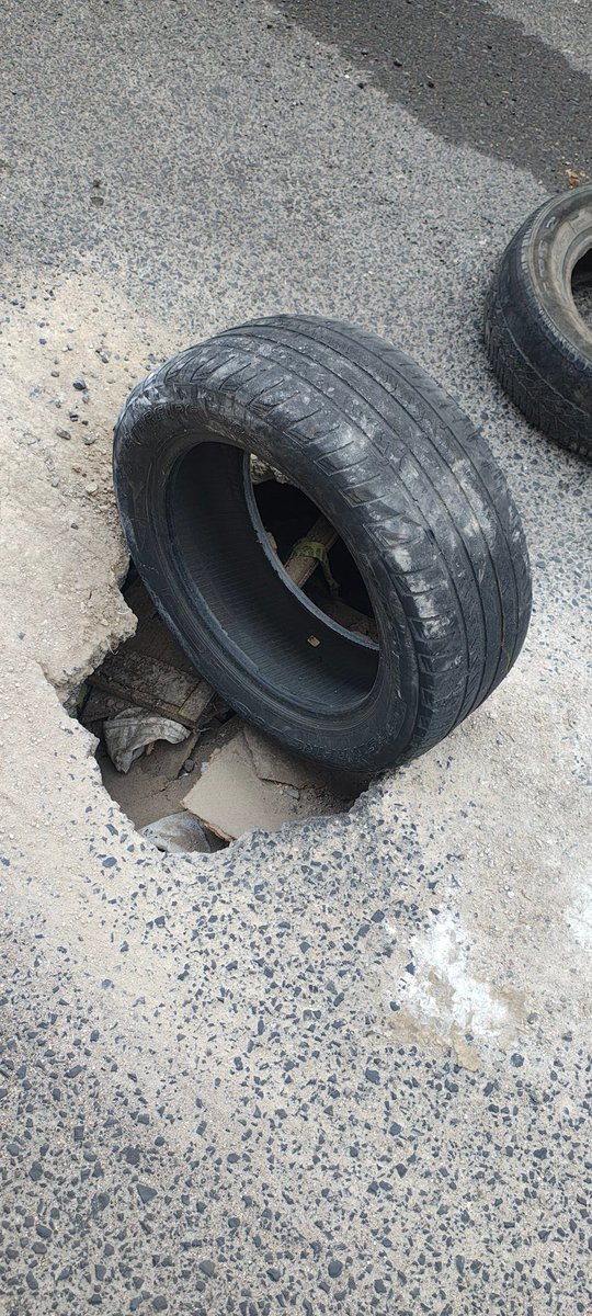 rsanchez_44240's tweet photo. Socavón en calle Cuitláhuac entre Francisco Silva Romero y Gabino Barreda, tiene por lo menos 4 semanas sin ser atendido esto en SR Plaza de la Bandera.
@GuadalajaraGob @siapagdl @Trafico_ZMG https://t.co/J7kbglacKj