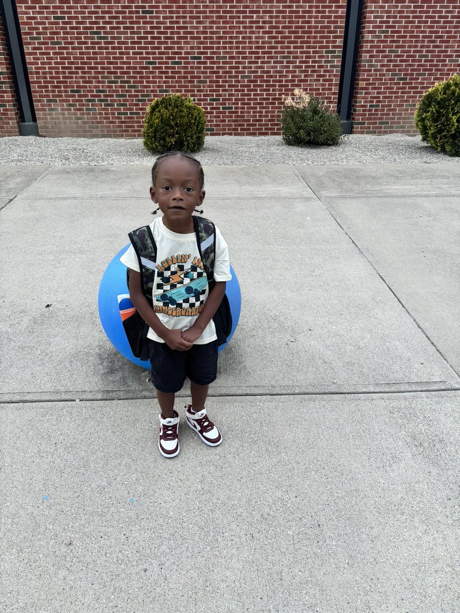 MaiaaD98's tweet photo. Idk how he’s in kindergarten already 😭💙💛 my baby 😫 https://t.co/1YFyl20Hvr