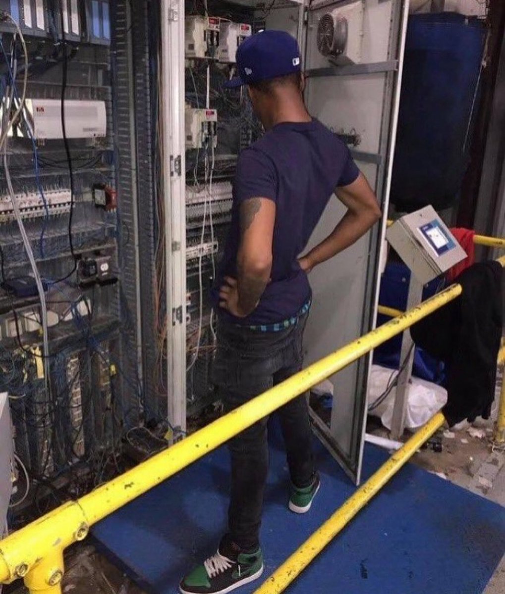FanaticsBook's tweet photo. @newheightshow YouTube servers rn https://t.co/nxfzmicXsc