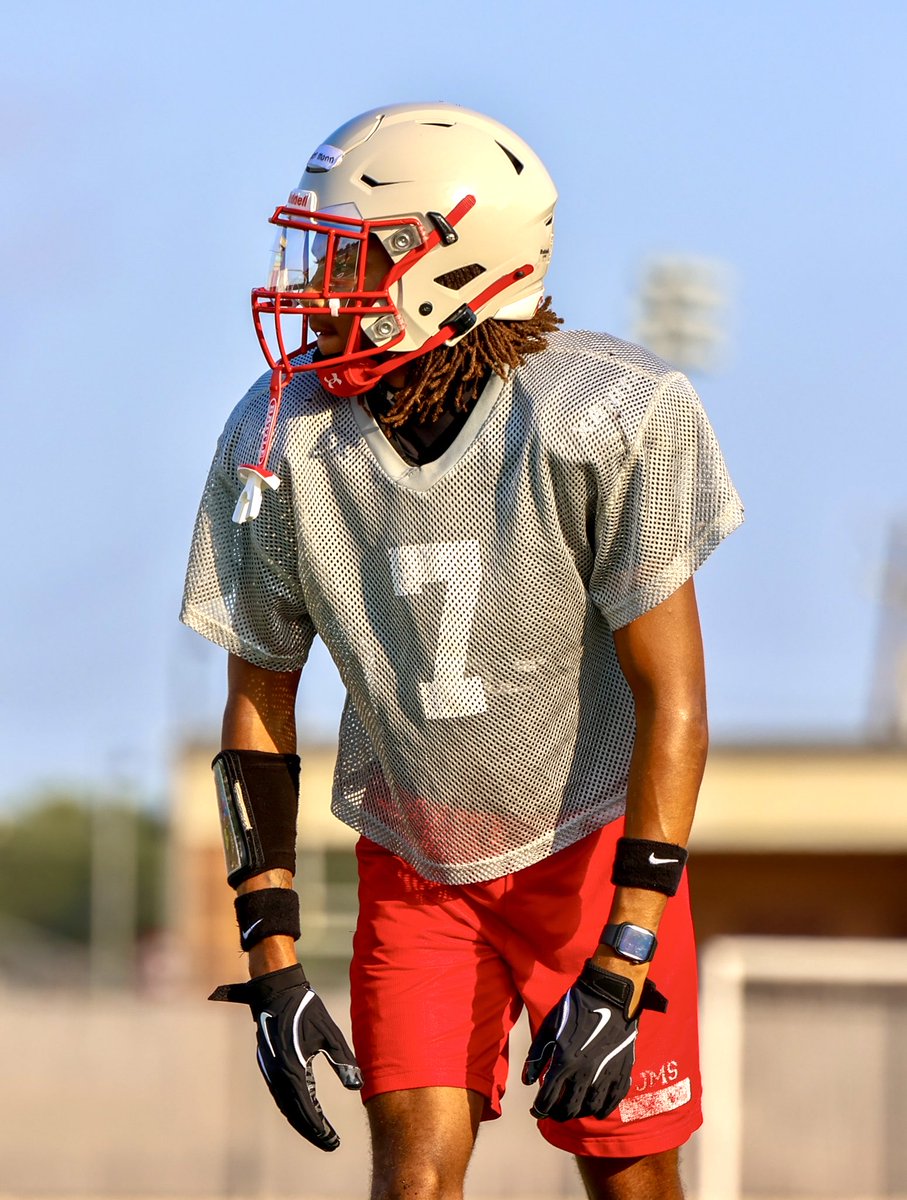 mann13_ayden's tweet photo. #ADM13 
🚀🏈 
"Football is like life – it requires perseverance, self-denial, hard work, sacrifice, dedication, and respect for authority." — Vince Lombardi
⁦@JudsonFootball⁩ ⁦@coachsotopop⁩ ⁦@JISD_ATHLETICS⁩ https://t.co/XcWUqgIner