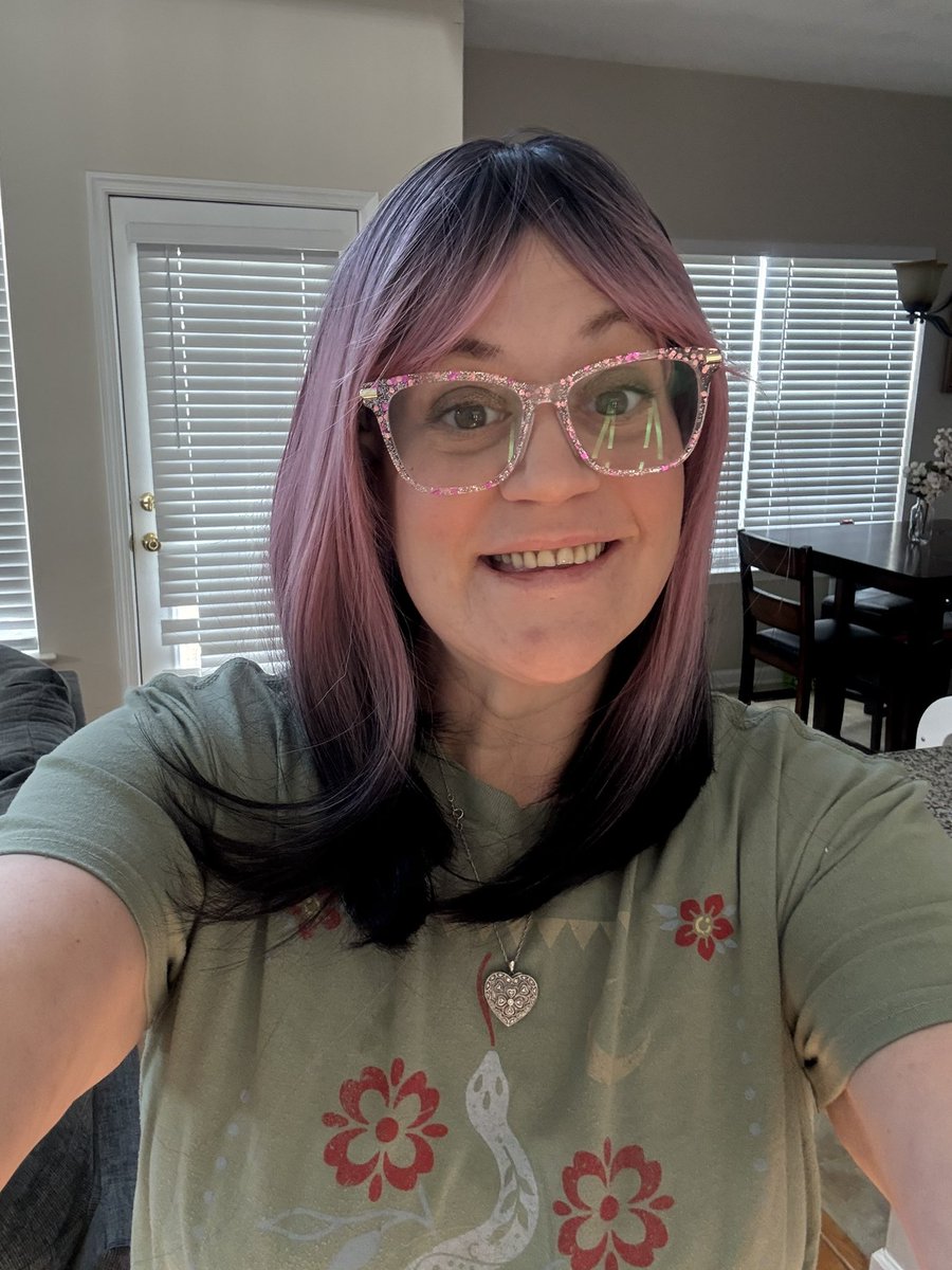 Updates! 🎗️
 And new pink ombré wig 😎 Transplant soon! Scary times but feel like I'm gonna rock this!
#Leukemia #AML #fuckcancer