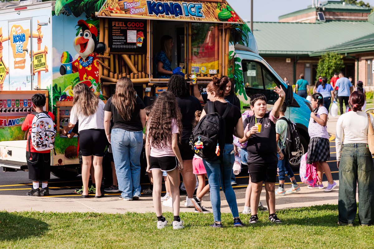 Fabulous Back to School Bash!!!!! What a beautiful evening!!!! We are so ready to start our new year!!!!! <a href="/kateipsen/">Kate Ipsen (she/ella)</a> <a href="/CCSD59/">CCSD59</a> <a href="/CCSD59SpecialEd/">CCSD59 Educational Services</a>