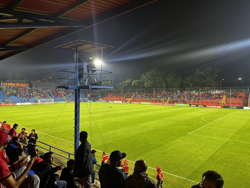 RonaldPerHer's tweet photo. Ya en la cancha porque uno enamorado es necio y mula https://t.co/1wSAlX3TAt